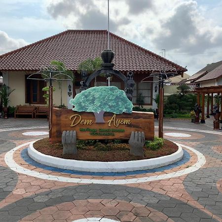 Dem Ayem Heritage Guest House Джокьякарта Экстерьер фото
