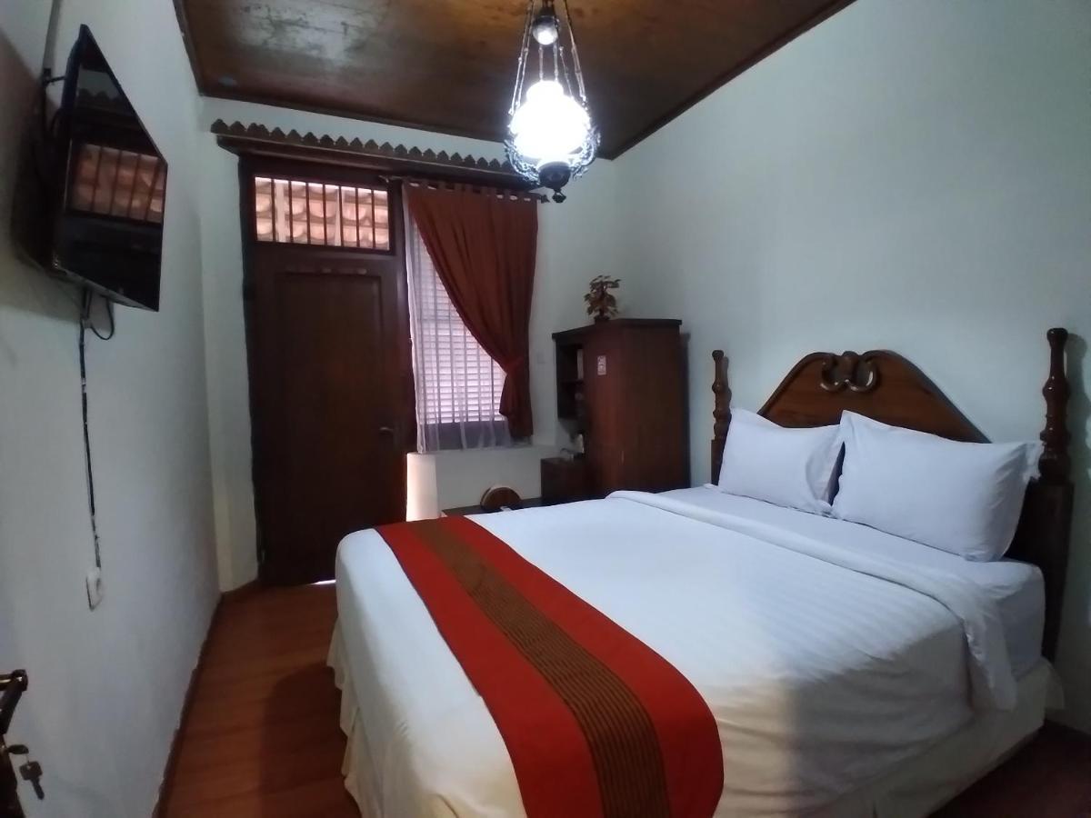 Dem Ayem Heritage Guest House Джокьякарта Экстерьер фото