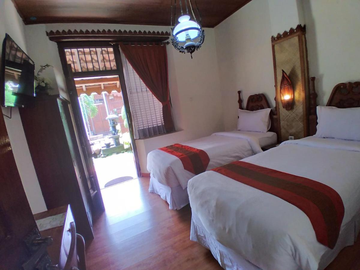 Dem Ayem Heritage Guest House Джокьякарта Экстерьер фото