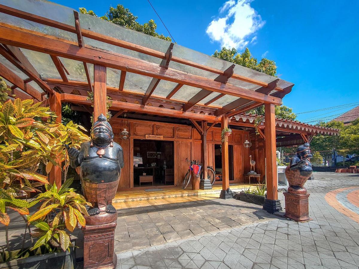 Dem Ayem Heritage Guest House Джокьякарта Экстерьер фото