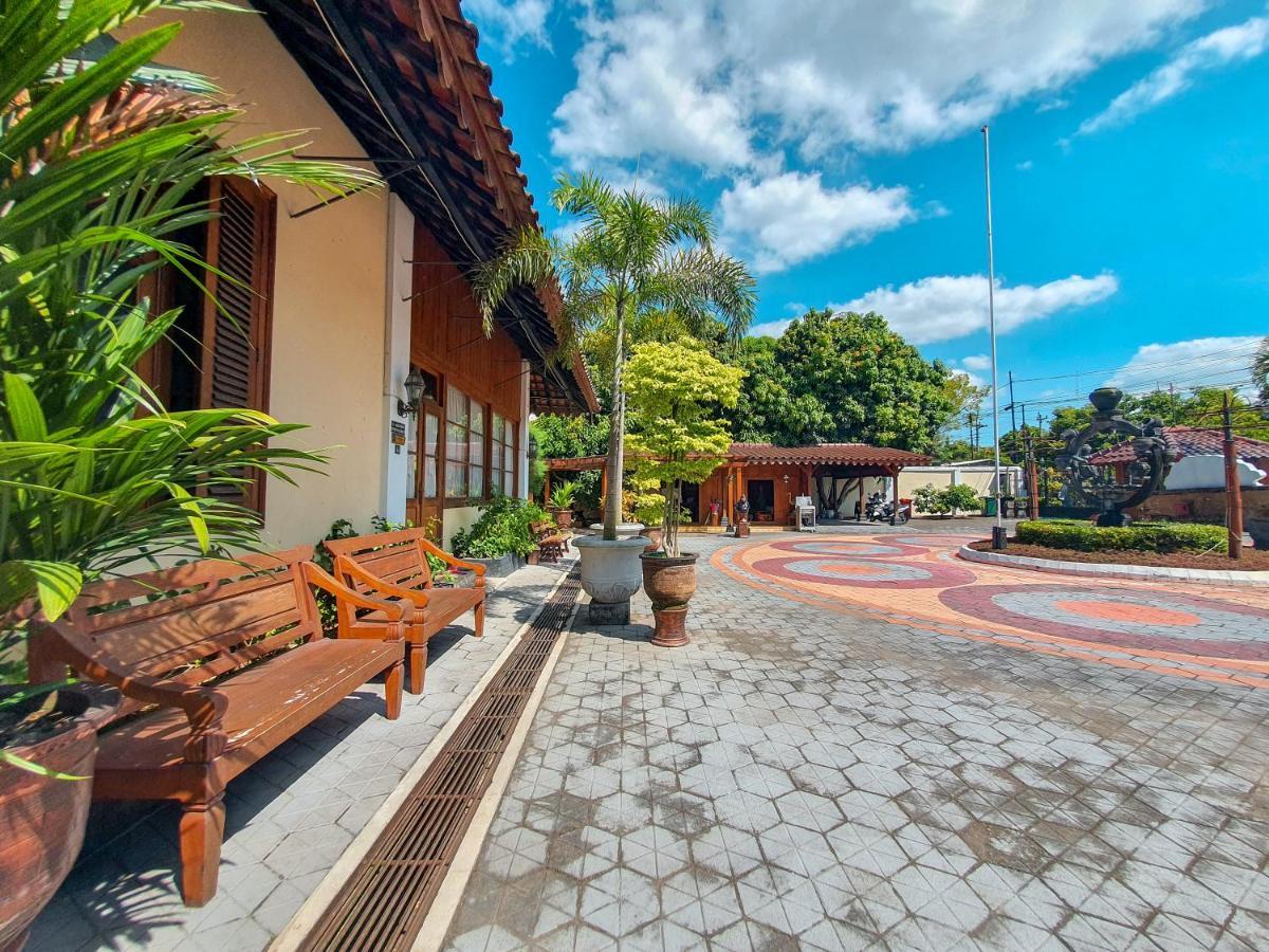 Dem Ayem Heritage Guest House Джокьякарта Экстерьер фото