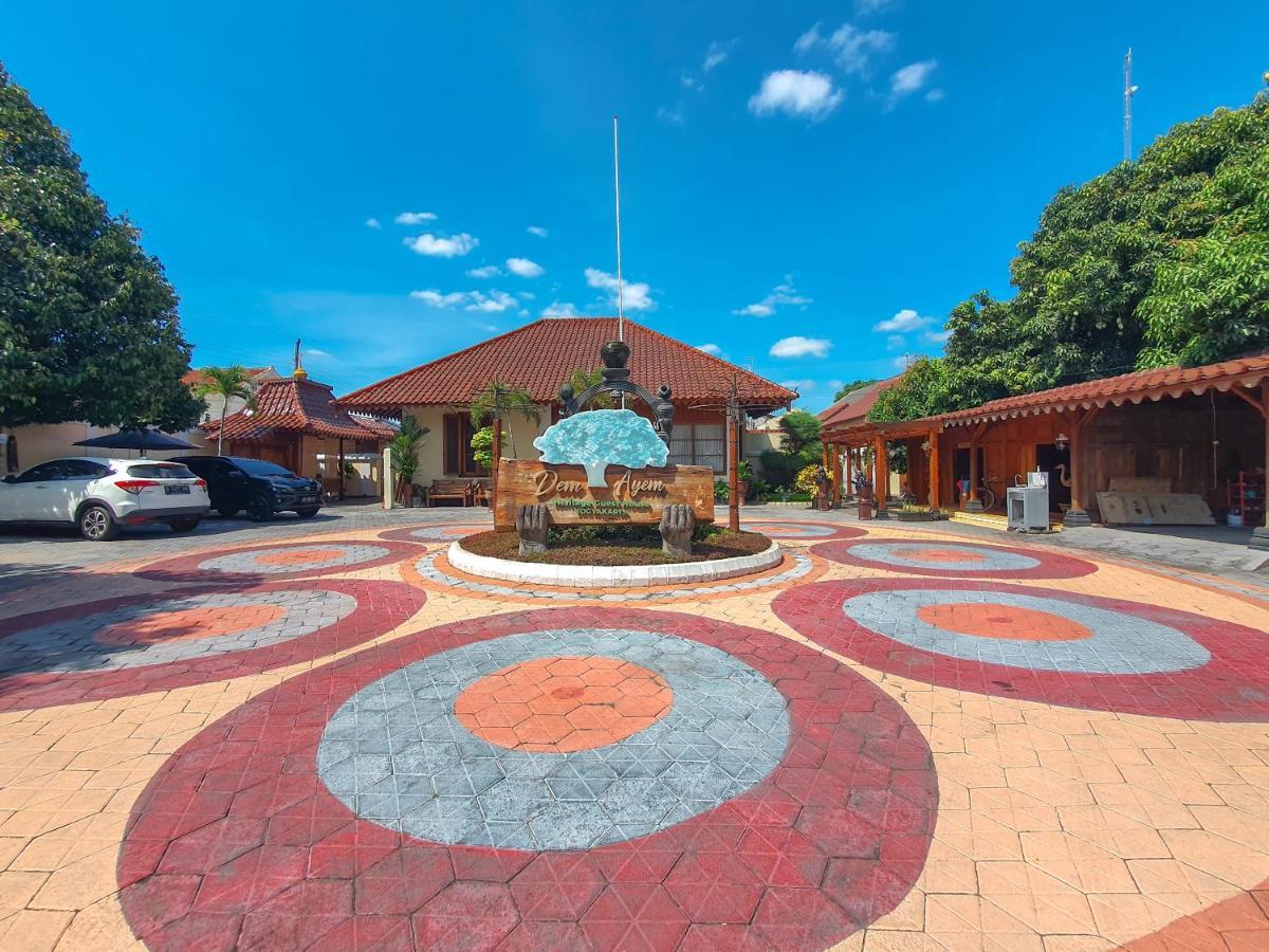 Dem Ayem Heritage Guest House Джокьякарта Экстерьер фото